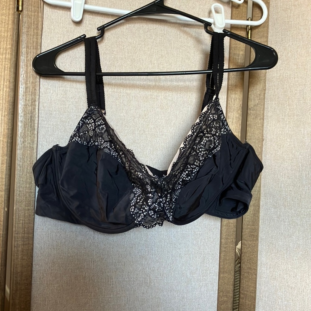 FINAL MARKDOWN Bali Black Lace Underwire Bra with Adjustable Straps 44d